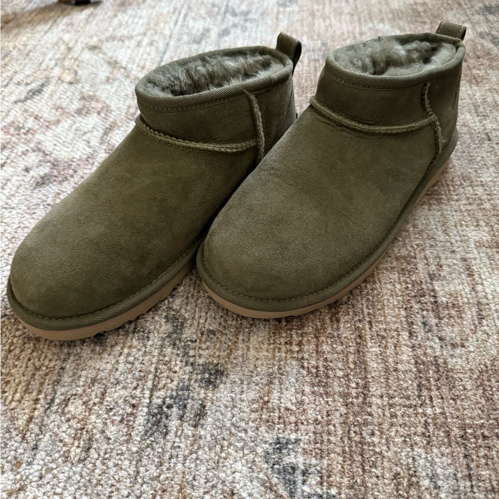 Ugg Ultra Mini Class boot in Olive Green